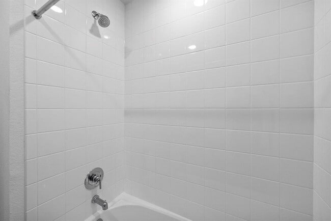 Building Photo - 320 Darwin Pl