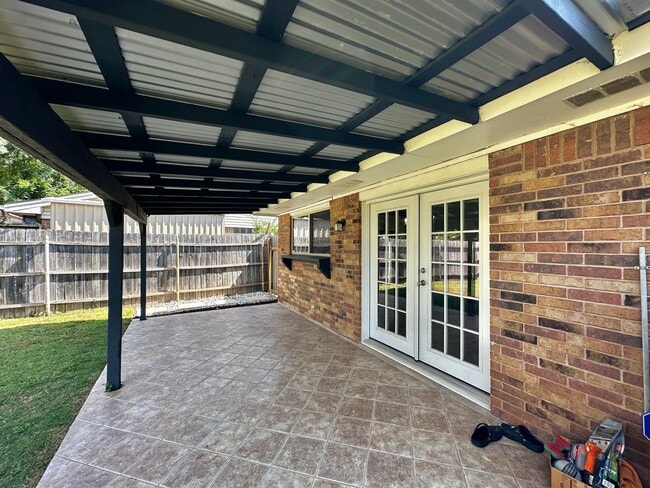Building Photo - Remodeled