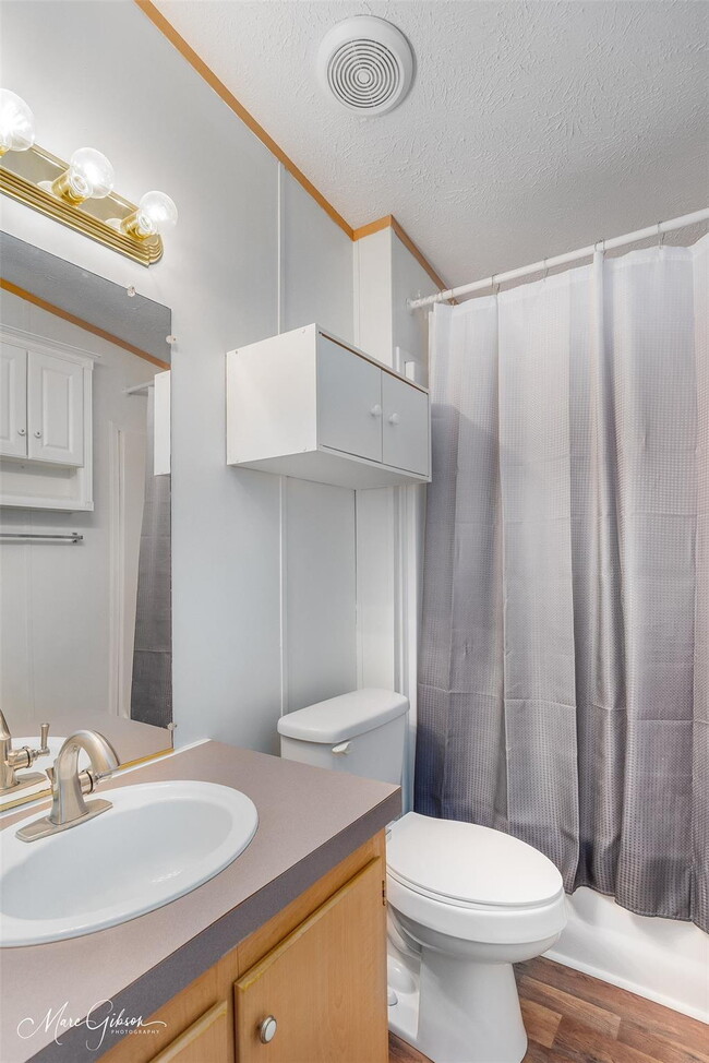 Building Photo - 409 Glen Harbor