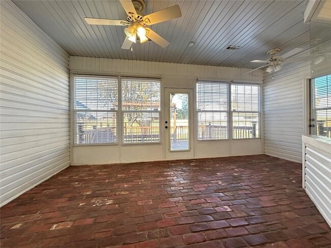 Building Photo - 700 Cornell St