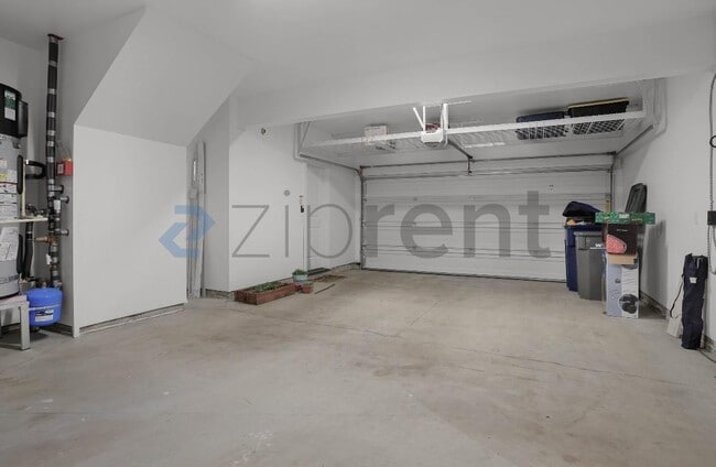 Building Photo - 1621 Seattle Hill Rd