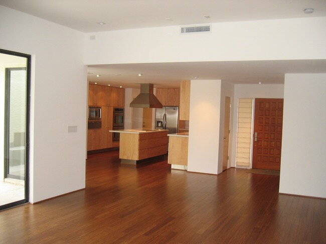 Building Photo - 4823 N 35th Pl