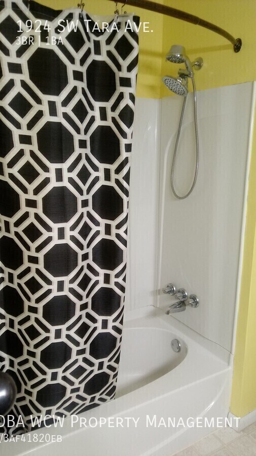 Building Photo - 1924 SW Tara Ave