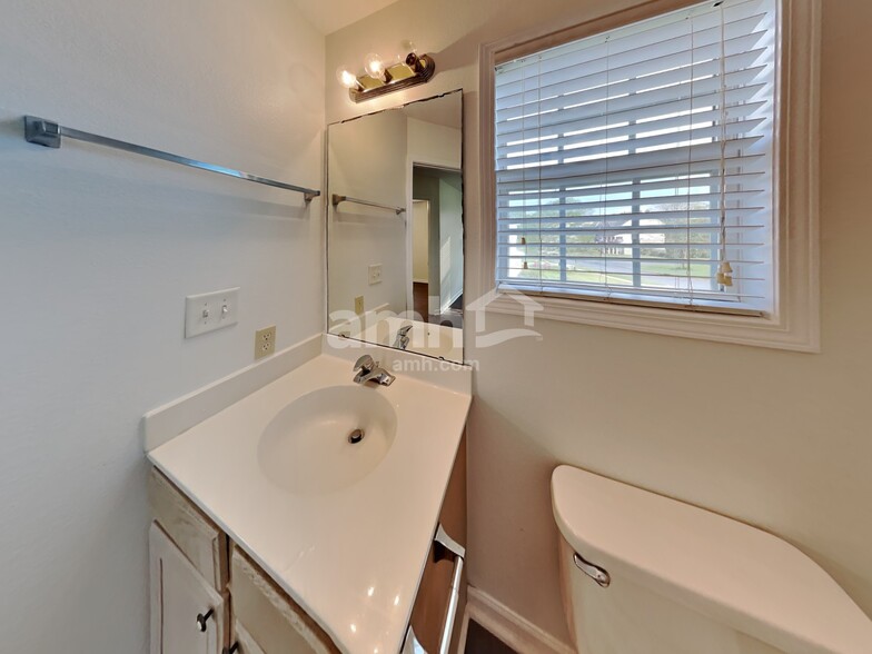 Building Photo - 117 Sawhorse Dr