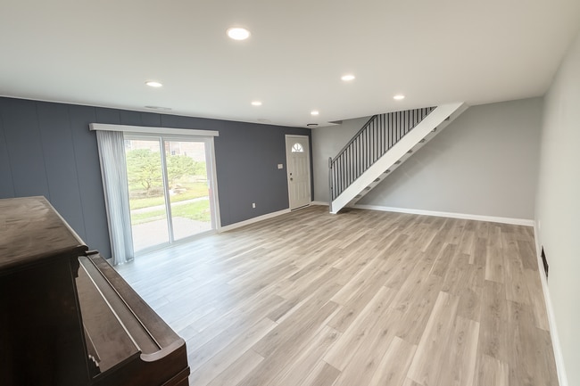 Building Photo - 328 Carmel Woods Dr