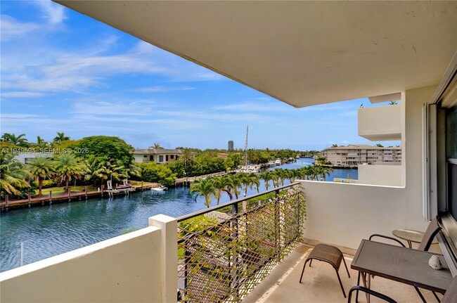 Building Photo - 401 Golden Isles Dr