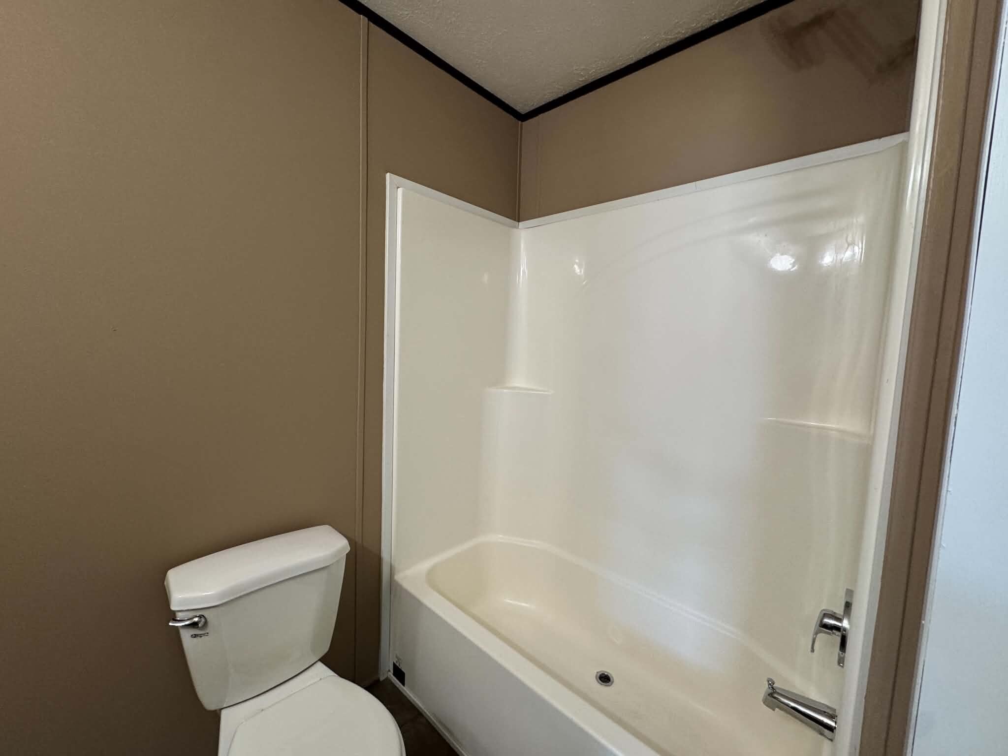 Building Photo - 48581 Pineview Dr