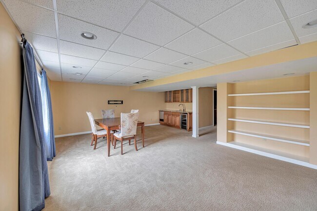 Building Photo - 1658 Grandview Dr
