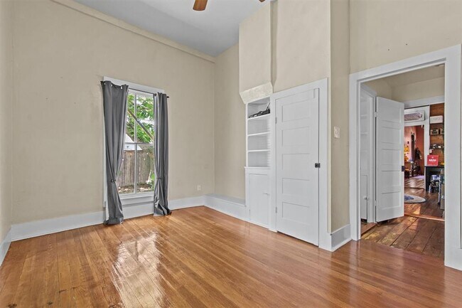 Building Photo - 308 S Ave A