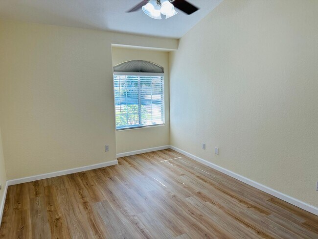 Building Photo - $2,350 - Maple & Teague - 3 Bed 2 Bath, Meridian Ave. Fresno New Floors, New Paint