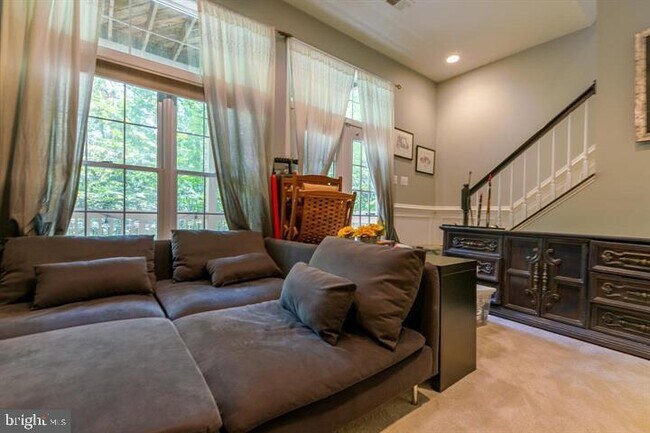 Building Photo - 2519 Gadsby Pl