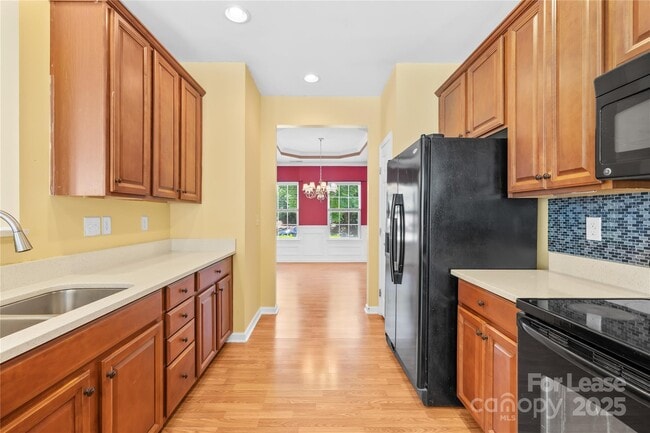 Building Photo - 709 Prospect Lane