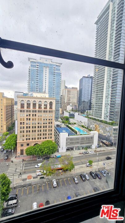 Building Photo - 849 S Broadway