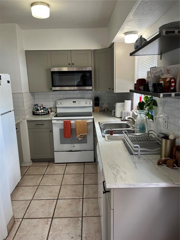 Building Photo - 6980 Avenue Des Palais
