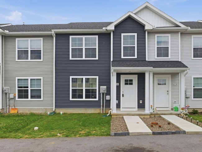 Building Photo - 8780 Hillside Way