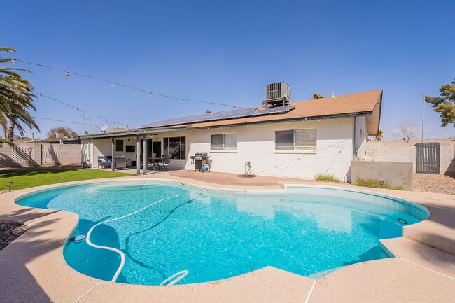 Building Photo - Fully Furnished 4 Bd 2 Ba with Heated Pool