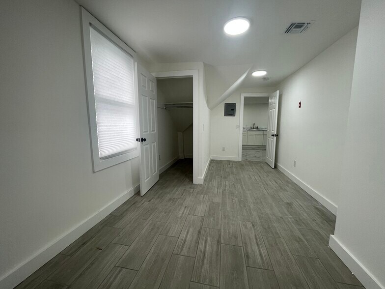 Building Photo - 148 Chilton St