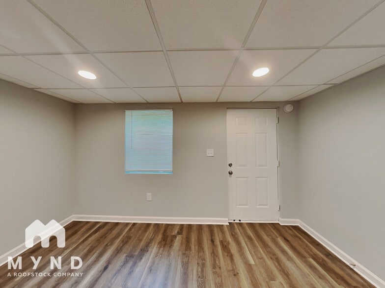 Building Photo - 55 Pilgrim Way