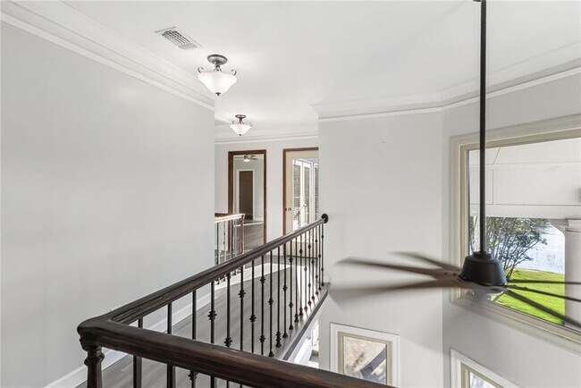 Building Photo - 2910 Emerald Dr