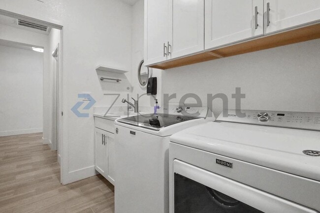 Building Photo - 12743 Blueblanc Way