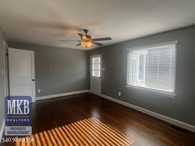 Building Photo - 6221 Shady Acres Dr