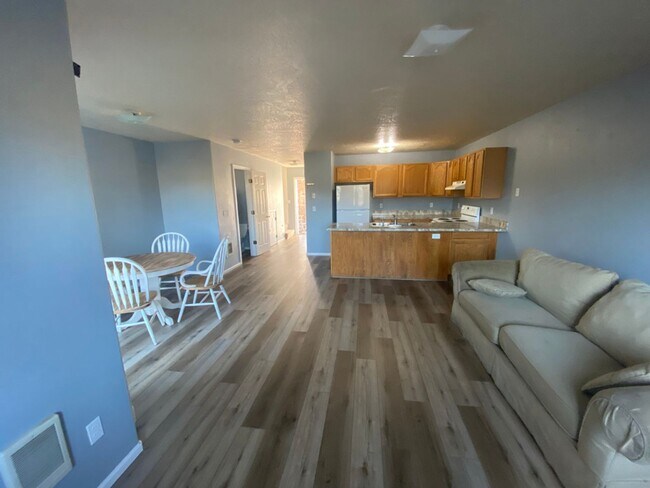 Building Photo - 758 N Cloverleaf Loop