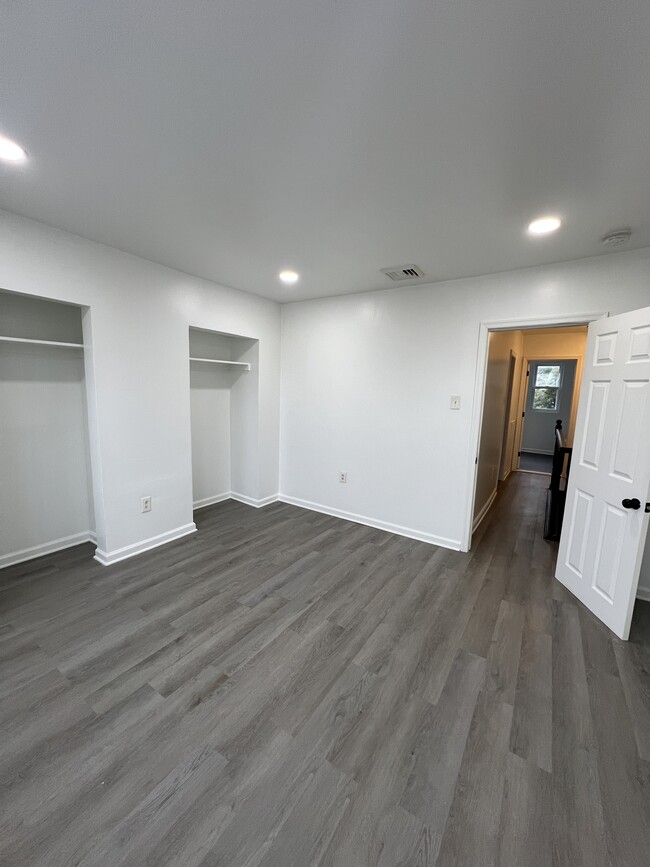 Building Photo - 912 Pennell St