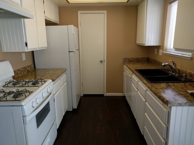 Building Photo - 848 Jeri Ln