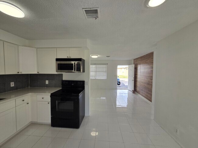 Building Photo - 2847 Duke Ln