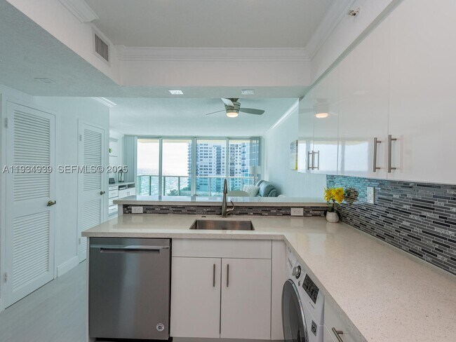 Building Photo - 2501 S Ocean Dr