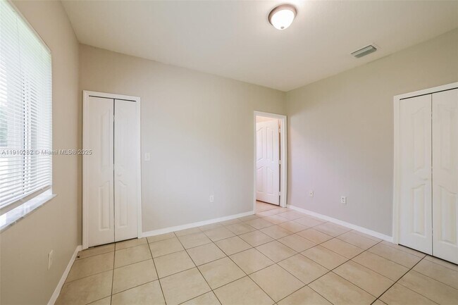 Building Photo - 10131 W Indigo St