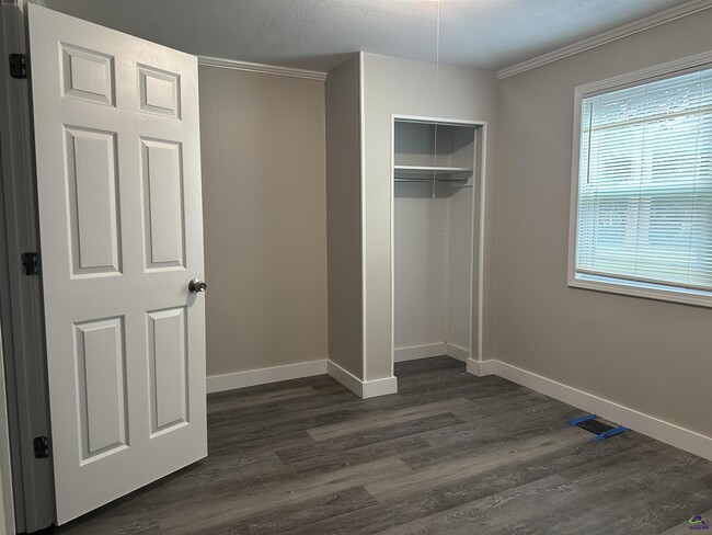 Building Photo - 617 Miller Dr