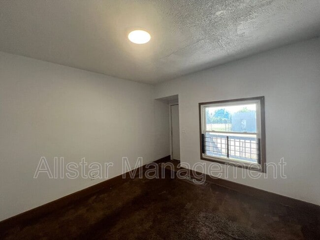 Building Photo - 3611 E 116th St