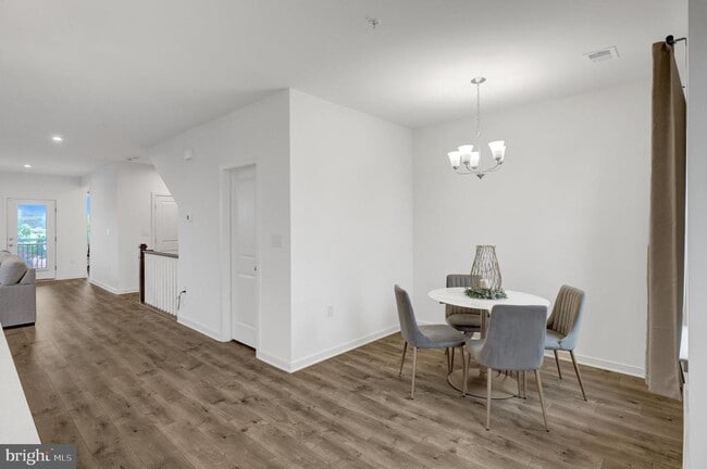 Building Photo - 20941 Bluebird Sq