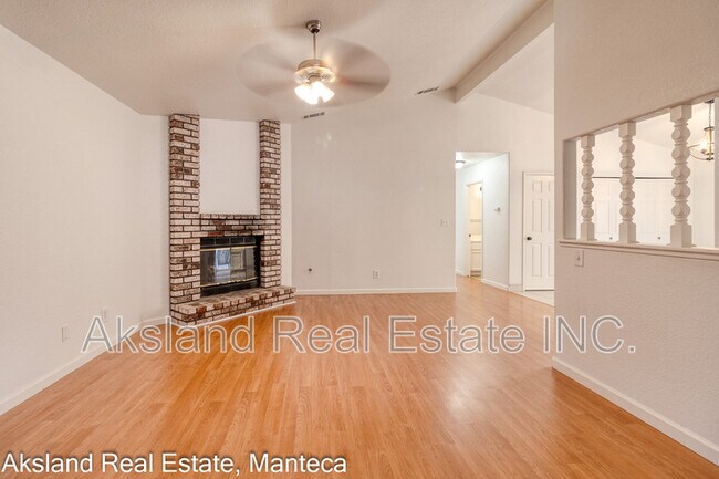 Building Photo - 15046 Cambridge Dr