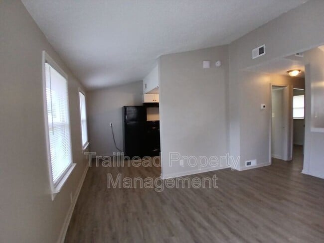Building Photo - 519 Maier Dr