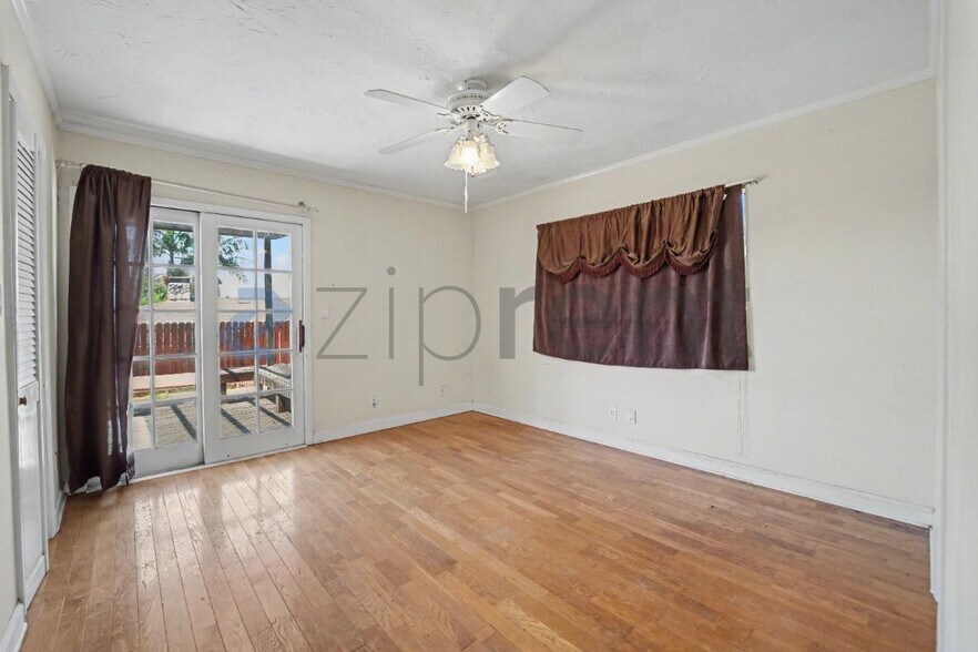 Building Photo - Unit