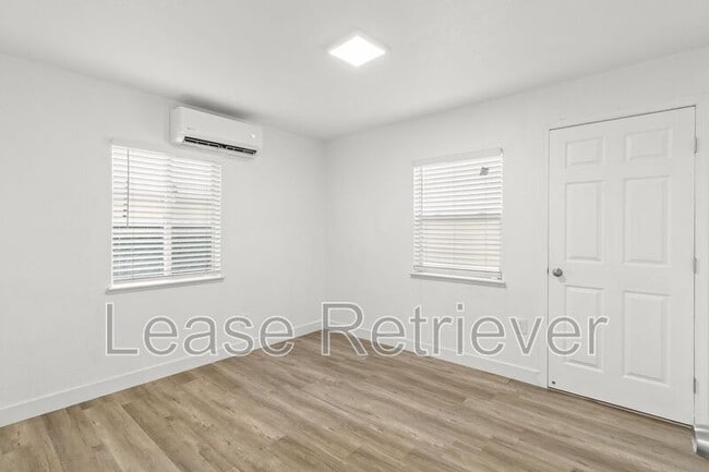 Building Photo - 135 Pacific Rd