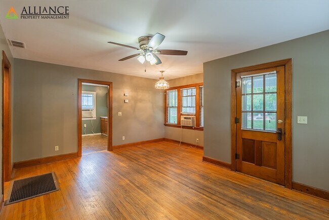 Building Photo - 729 Thurston St