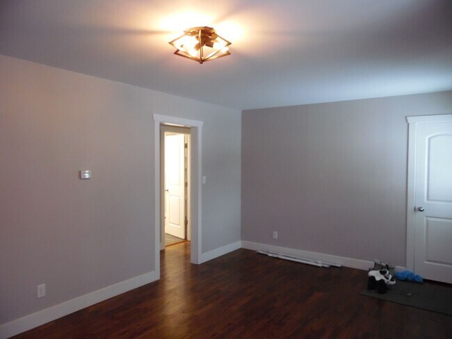 Building Photo - 2813 Henderson Dr