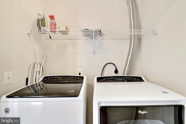 Building Photo - 4035 Timber Oak Trl