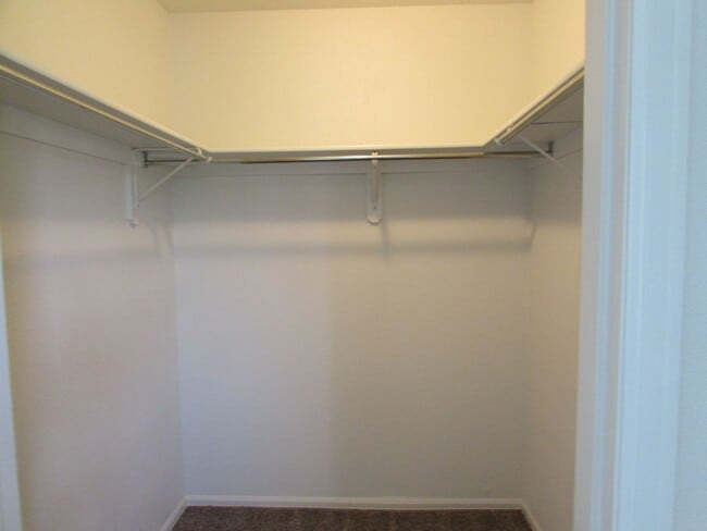 Building Photo - Bright 2 bed 2 1/4 bath Town Home