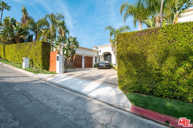 Building Photo - 9329 Nightingale Dr