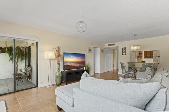 Building Photo - 2312 S Cypress Bend Dr