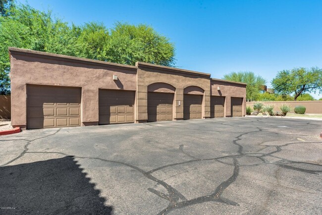 Building Photo - Stunning 1 Bed 1 Bath in Northern Scottsdale