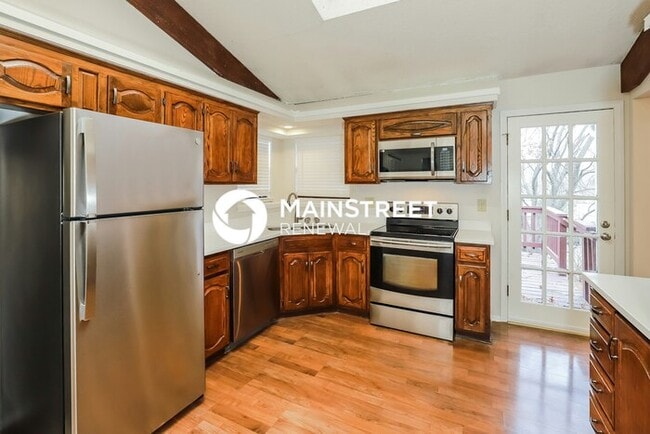 Building Photo - 4 Bedroom Pet-Friendly Home in LEES SUMMIT...
