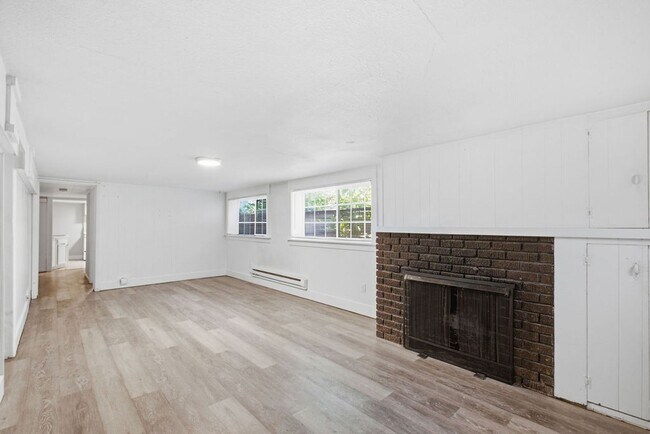 Building Photo - 419 Edwards St
