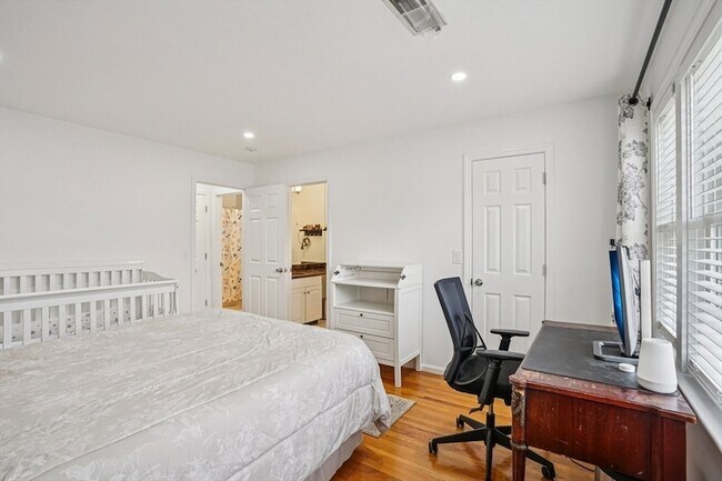 Building Photo - 257 Allerton Commons Ln