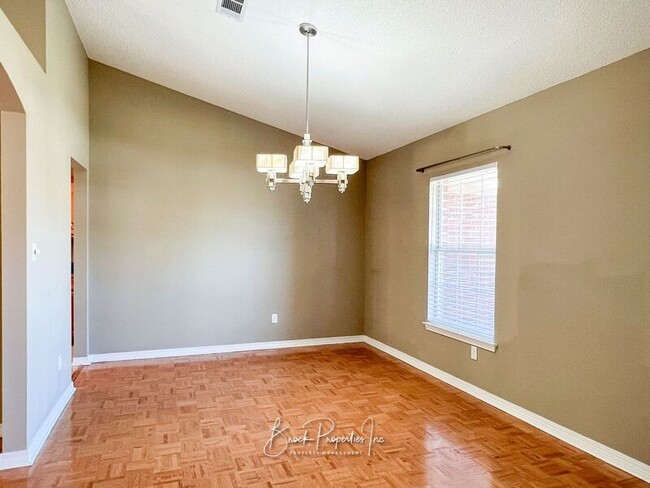 Building Photo - 2634 Southern Oaks Dr