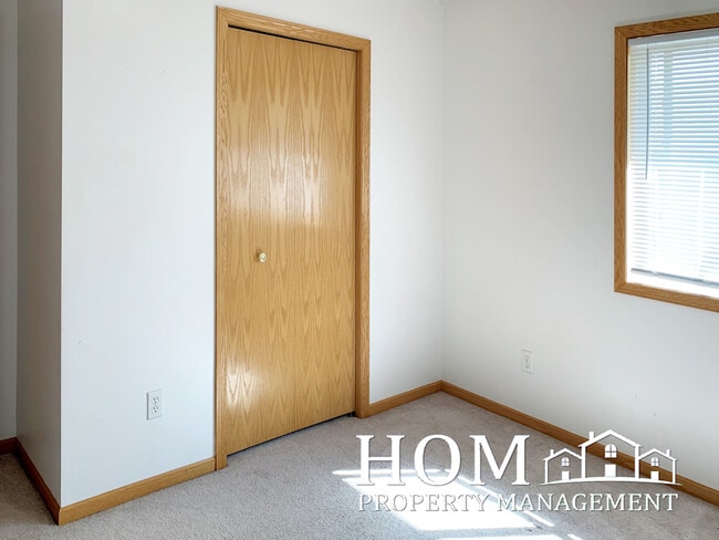 Building Photo - 624 Tanager Path
